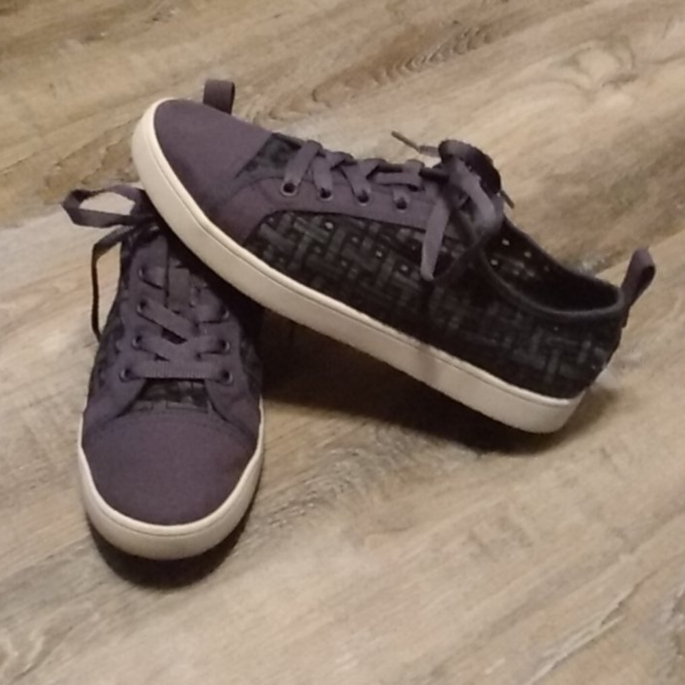 Koolaburra by Ugg Kellen Low Lace Navy Sneakers